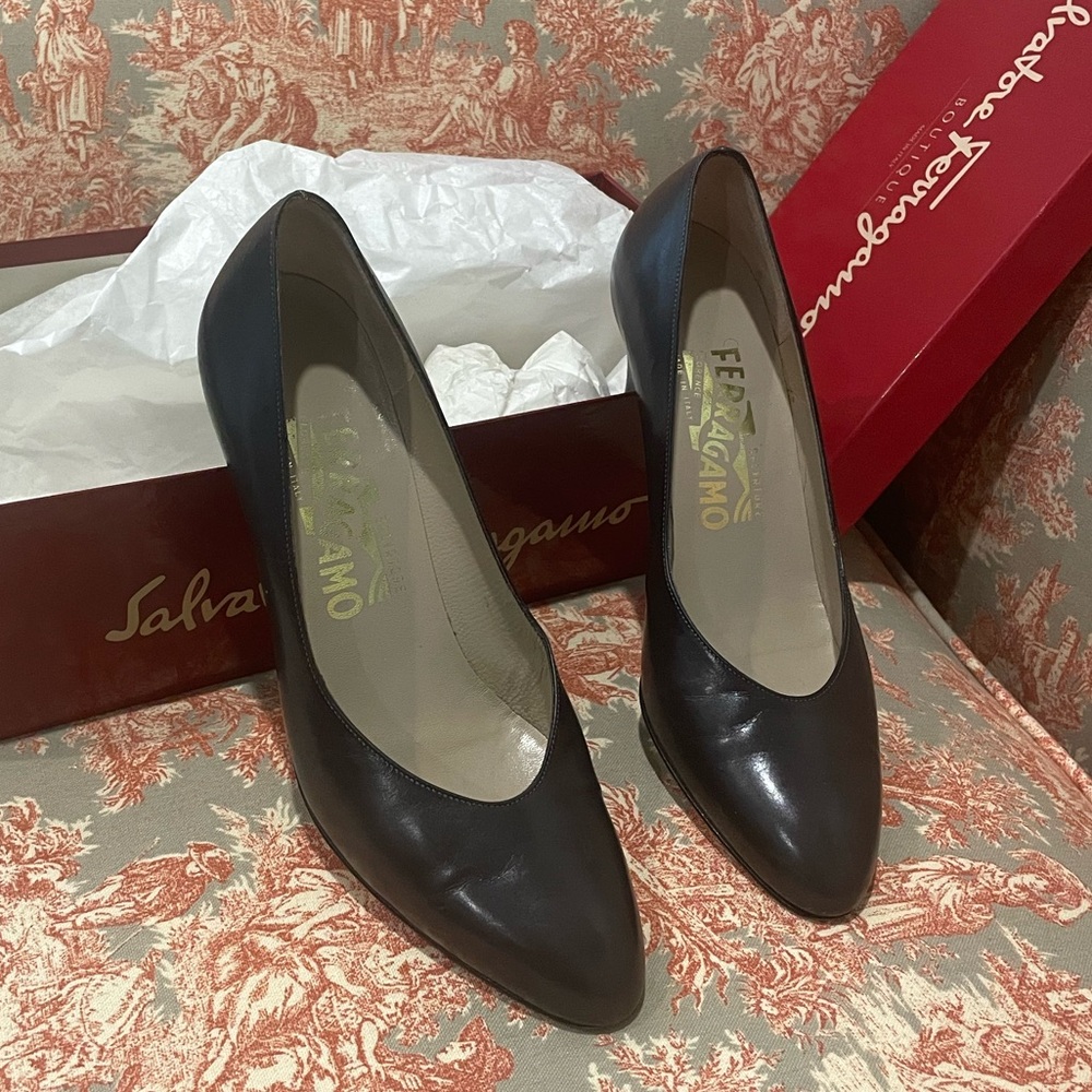 Salvatore Ferragamo Loredana Heels Size 5 Grey Calf Leather